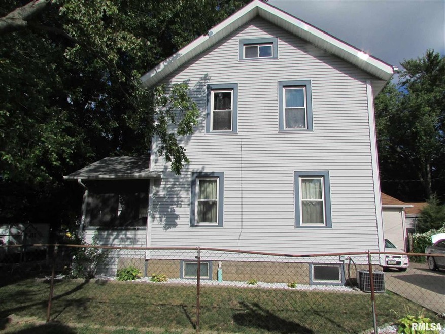 611 E 13th St, Davenport, IA 52803 - photo 1
