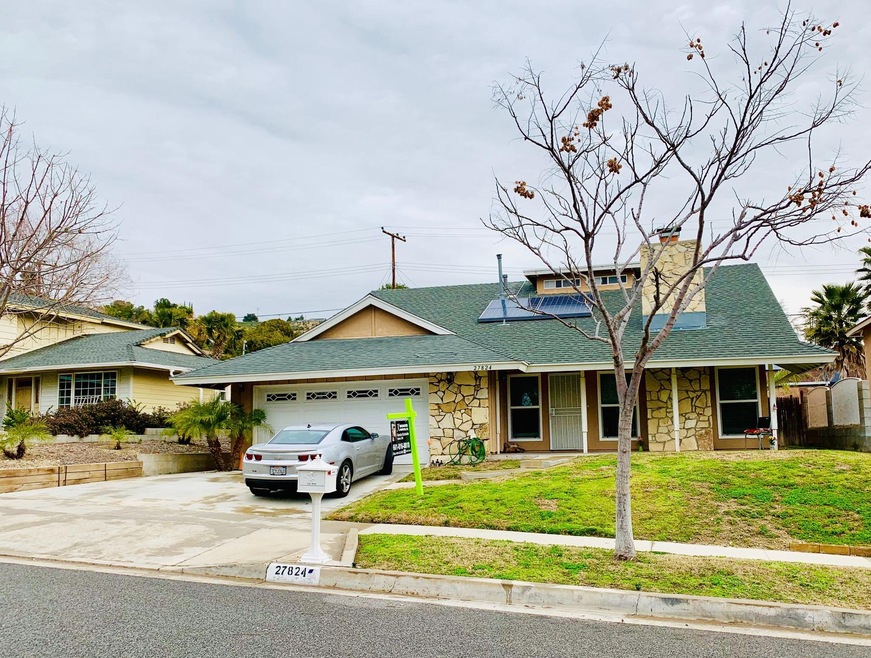 27824 Rosamond Dr used front pic