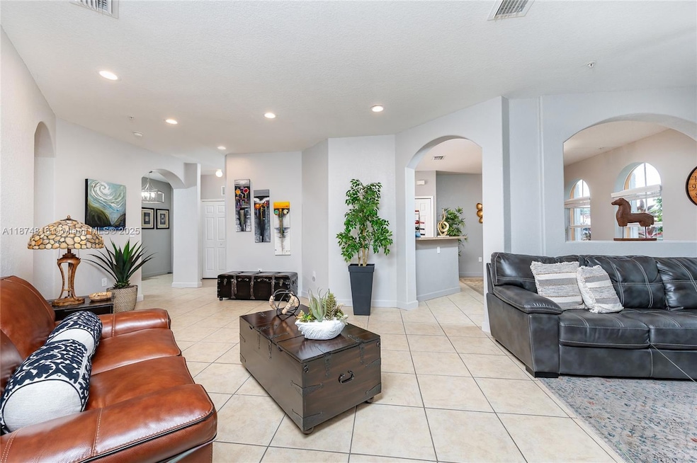 10012 NW 7th St unit 104, Miami, FL 33172 - photo 1