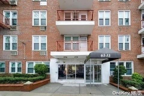 65-15 Alderton St unit 4-G, Rego Park, NY 11374 - photo 1