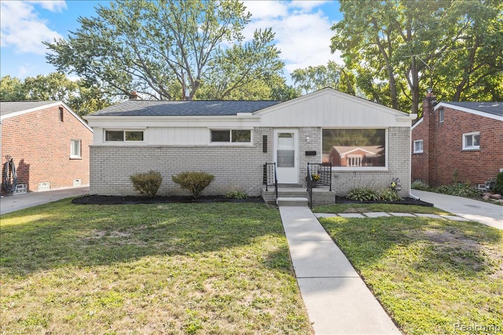 9022 Lucerne, Redford, MI 48239 - photo 1