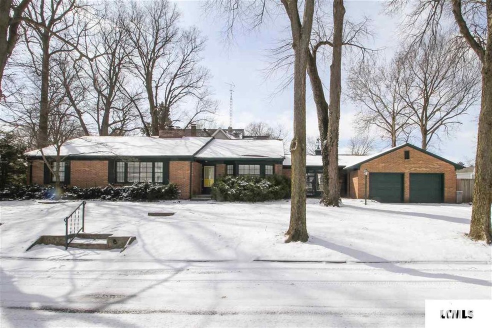 227 Delavan St, Lincoln, IL 62656 - photo 1