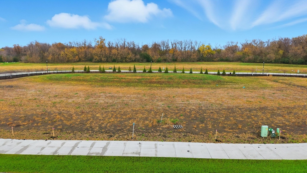 8146 Rivers Edge Ln, Horace, ND 58047 - photo 1