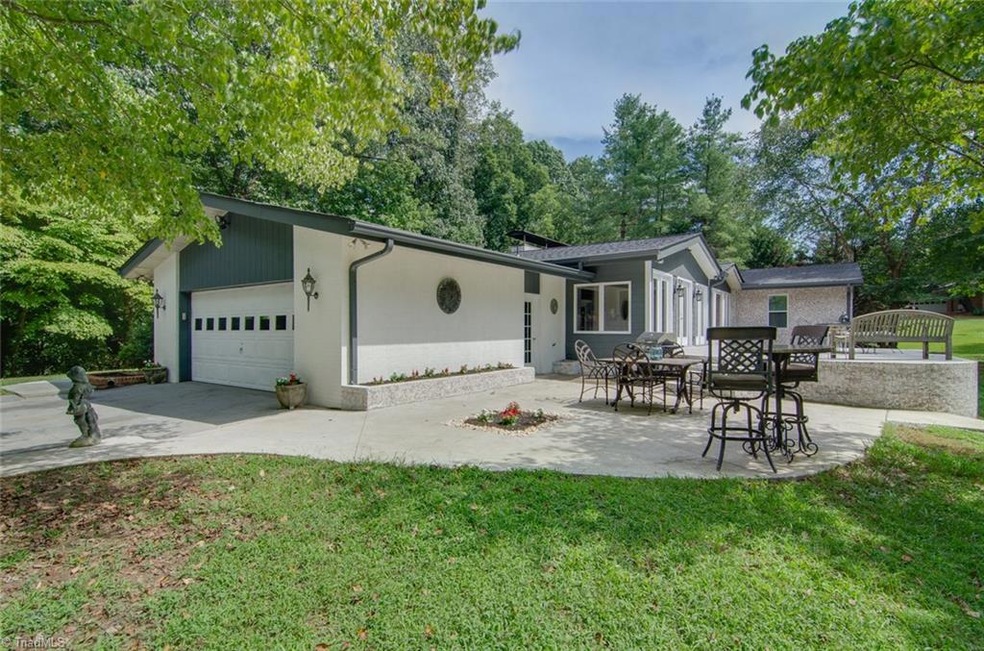 Stunning Main Level living!