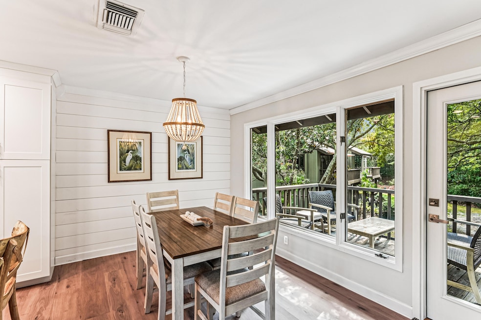 interiors-breakfast_area-_dsc1211