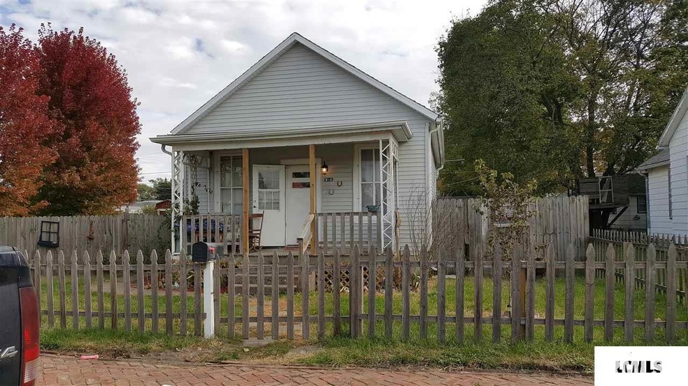 814 N Chicago St, Lincoln, IL 62656 - photo 1