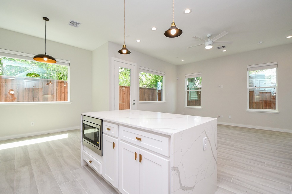 829 Martin St, Houston, TX 77018 - photo 1