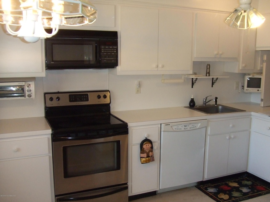 185 Cross Slope Ct unit C, Manalapan, NJ 07726 - photo 1