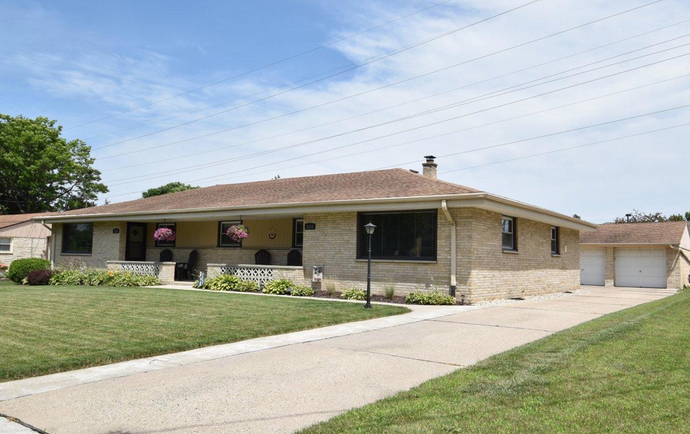 2310 N 120th St unit 2312, Milwaukee, WI 53226 - photo 1