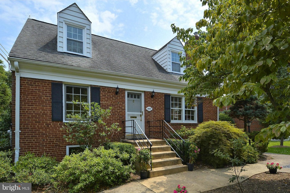 3907 Whispering Ln, Falls Church, VA 22041 - photo 1