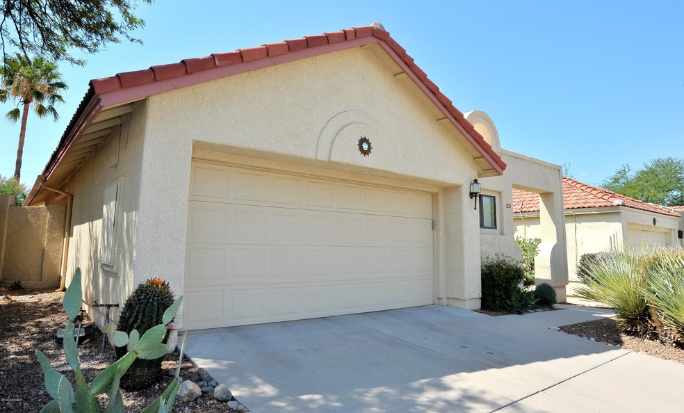 300 E Highcourte Ln, Tucson, AZ 85737 - photo 1