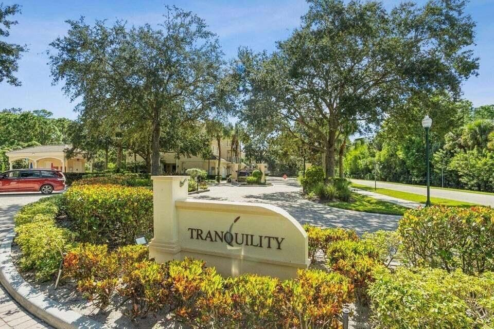 12755 SE Old Cypress Dr unit 902, Hobe Sound, FL 33455 - photo 1