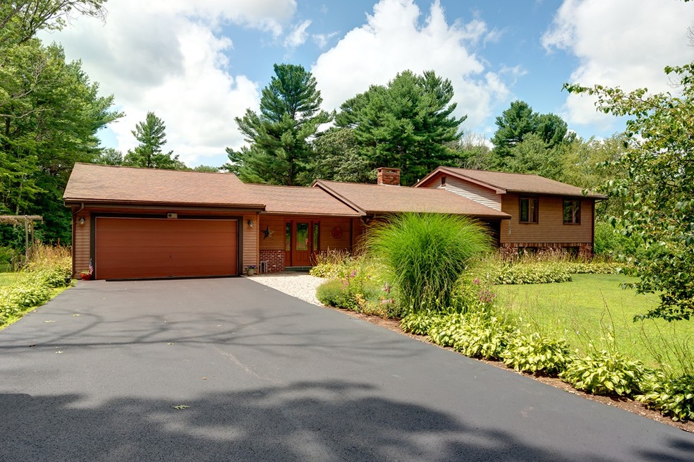 75 Uxbridge St, Uxbridge, MA 01569 - photo 1