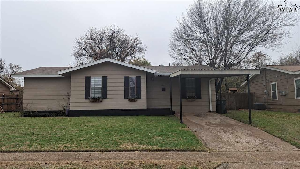 1215 Harvey Dr, Wichita Falls, TX 76302 - photo 1