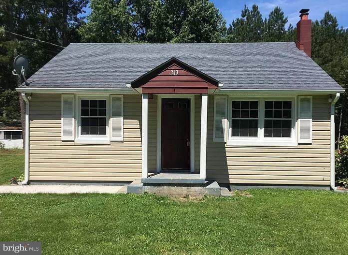 213 Wakefield Dr, Colonial Beach, VA 22443 - photo 1