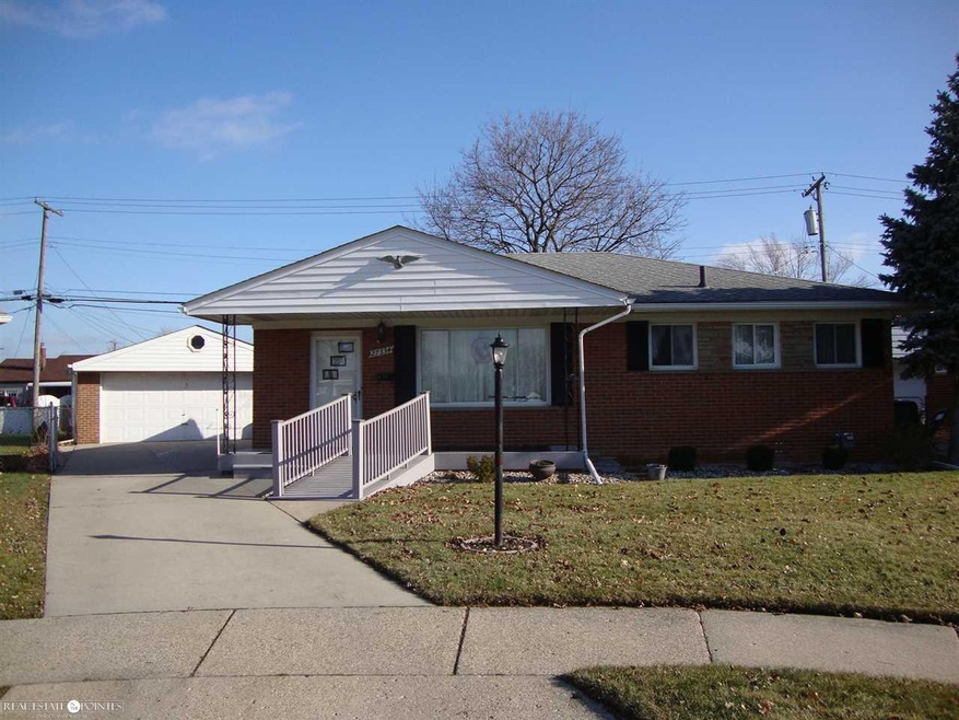 27334 E Crestmont St, Roseville, MI 48066 - photo 1