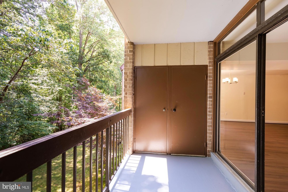 1670 Parkcrest Cir unit 201, Reston, VA 20190 - photo 1