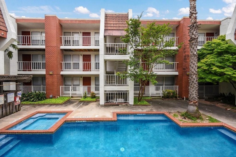 Sunchase unit 301, Austin, TX 78705 - photo 1