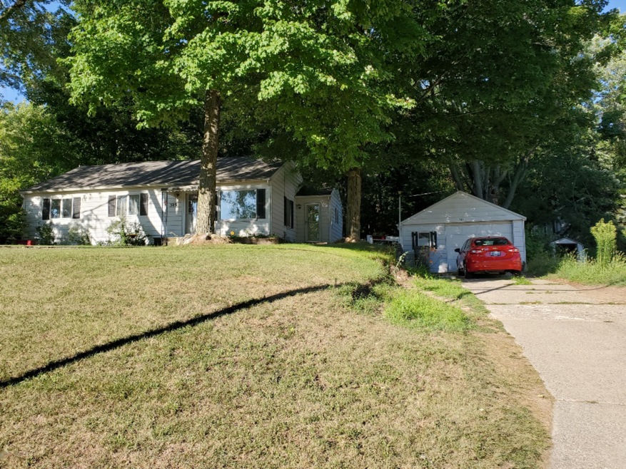 315 N Jackson St SE, Lowell, MI 49331 - photo 1