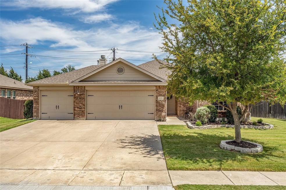 4020 Lone Star Ln, Denton, TX 76210 - photo 1