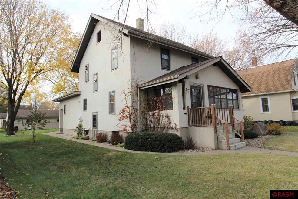 917 N Washington St, New Ulm, MN 56073 - photo 1
