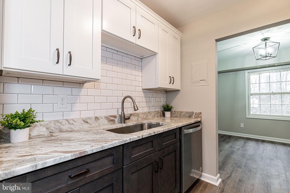 3901 Lyndhurst Dr unit 303, Fairfax, VA 22031 - photo 1