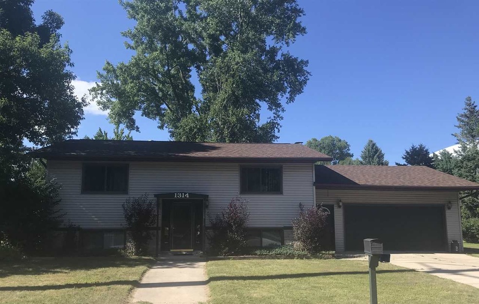 1314 48th Ave, Menominee, MI 49858 - photo 1