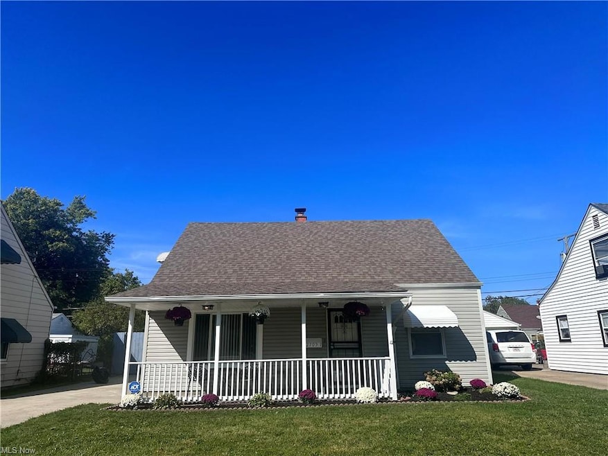 View of front of house featuring a front yard and 