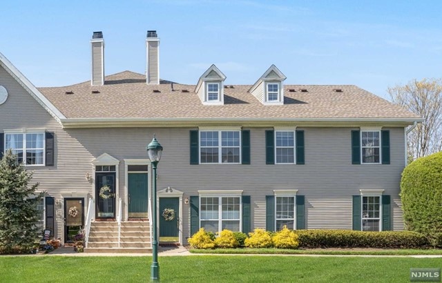 1019 Cumberland Ct, Mahwah, NJ 07430 - photo 1