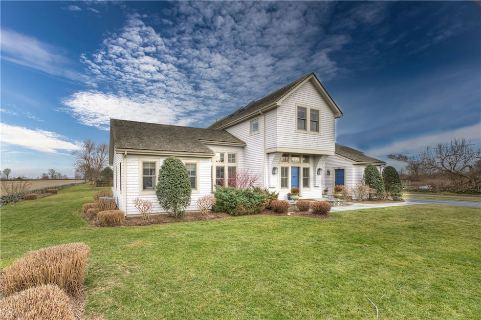 424 3rd Beach Rd, Middletown, RI 02842 - photo 1