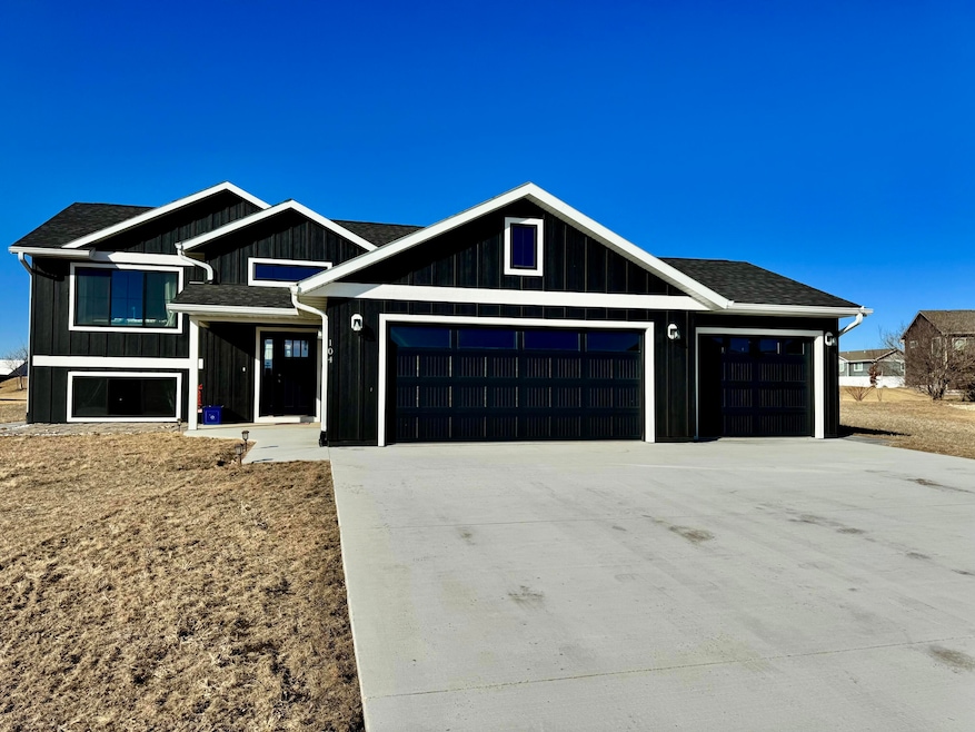 Pending $439,900 • Co-Listing Agent
