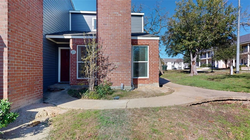 Entrance to property featuring a lawn