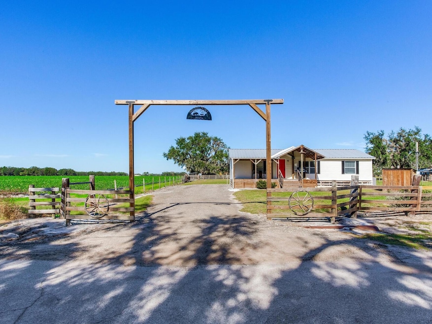 11312 Colding Rd, Wimauma, FL 33598 - photo 1