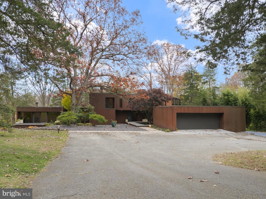 Pending $699,900 • Co-Listing Agent