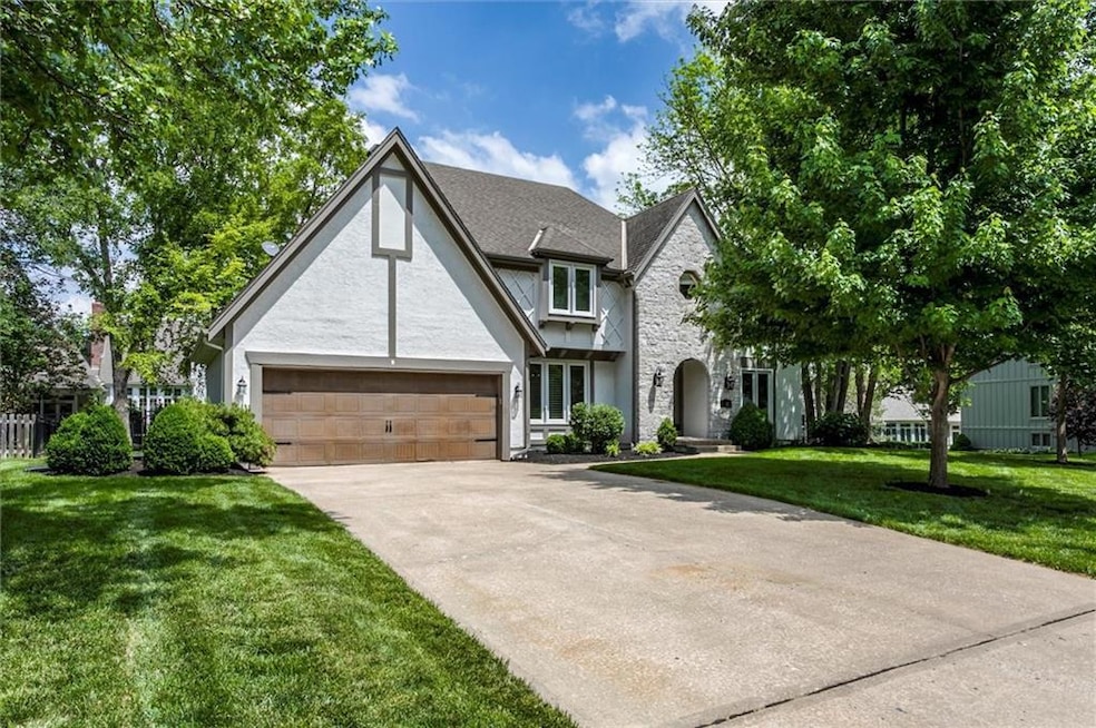 12417 Sagamore Rd, Leawood, KS 66209 - photo 1