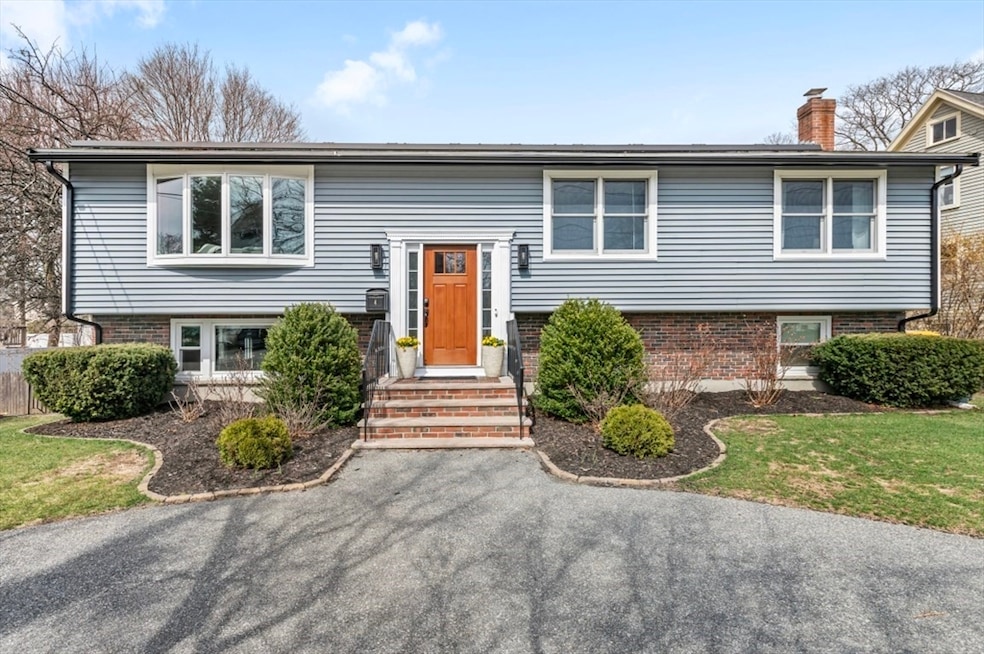 4 Sherman Place Ct, Woburn, MA 01801 - photo 1