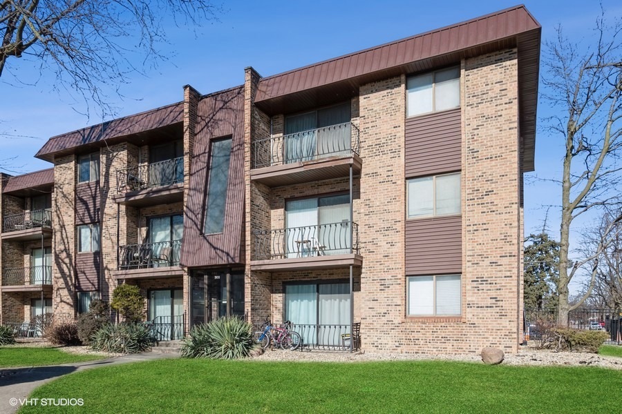 3026 Bernice Rd unit 308, Lansing, IL 60438 - photo 1