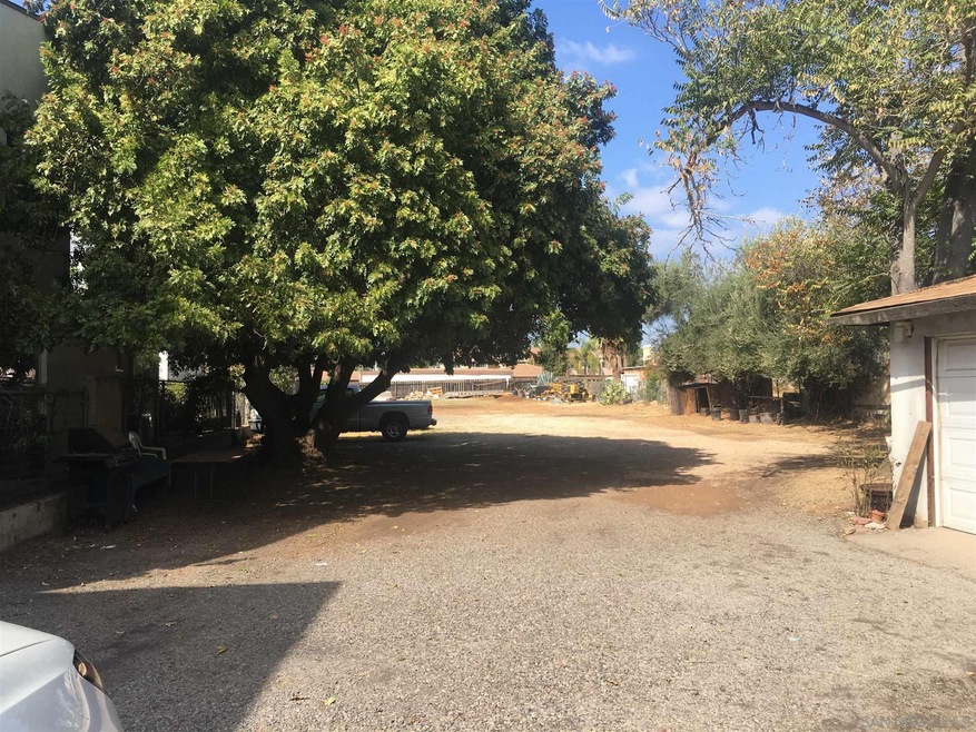 334 W Lincoln Ave, Escondido, CA 92026 - photo 1