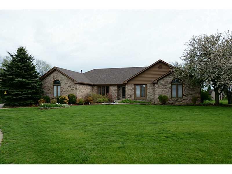 7855 Wooden Shoe Cir, Avon, IN 46123 - photo 1