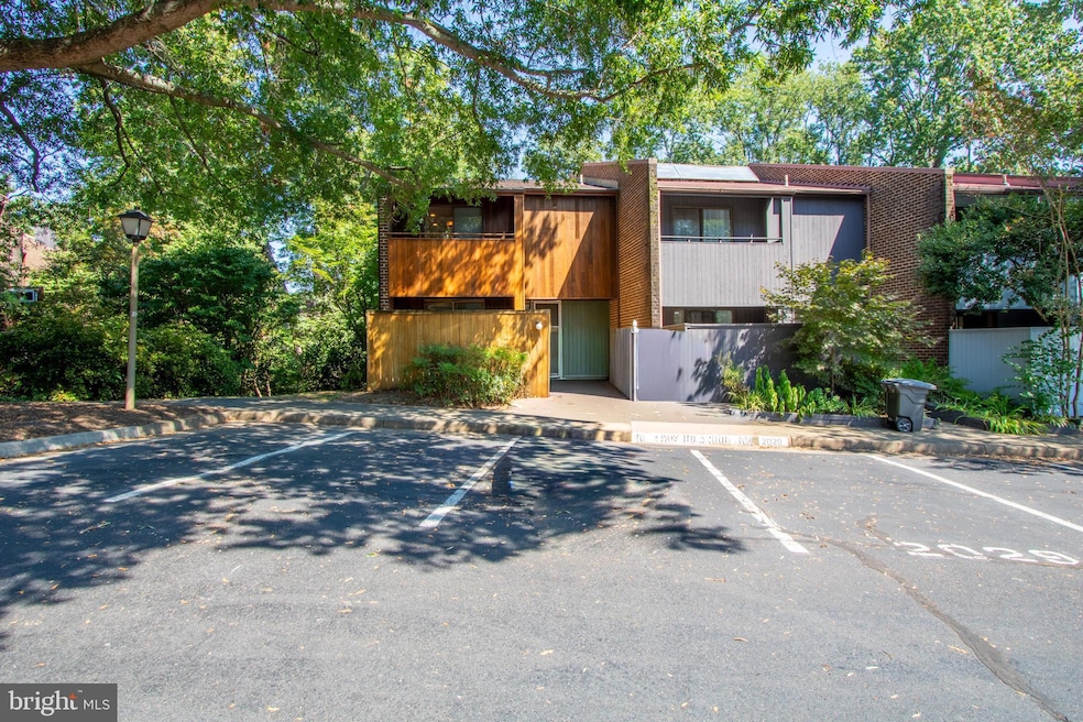 2029 Wethersfield Ct, Reston, VA 20191 - photo 1