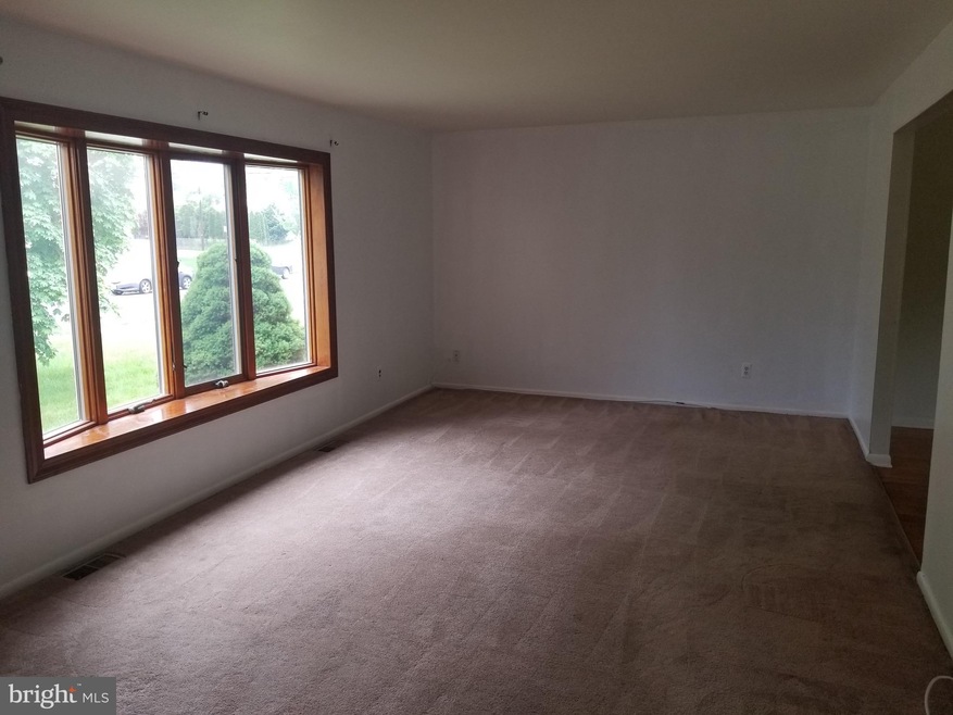 404 Jamestown Rd, Beverly, NJ 08010 - photo 1