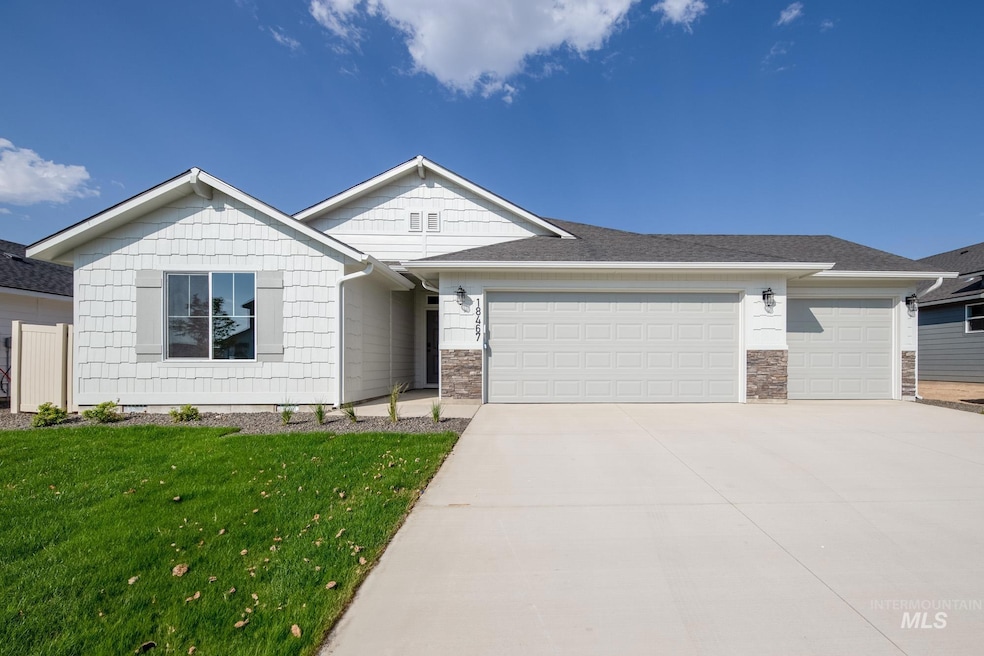 868 Strike Eagle St, Mountain Home, ID 83647 - photo 1