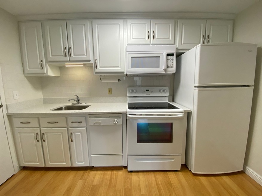 37 Holten St unit 10, Danvers, MA 01923 - photo 1