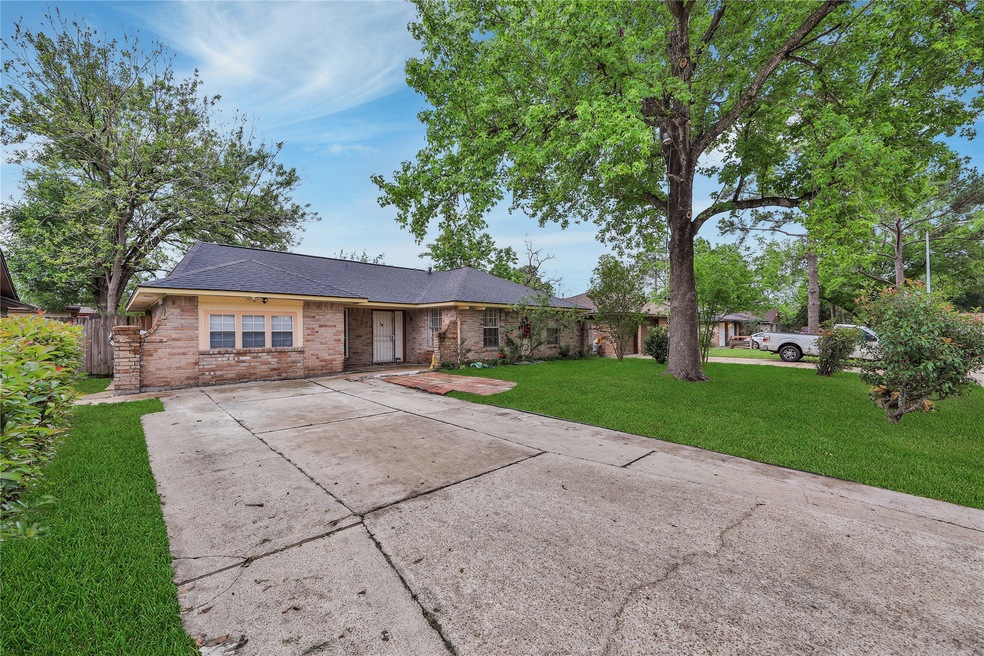 9822 Hannon Dr, Houston, TX 77040 - photo 1