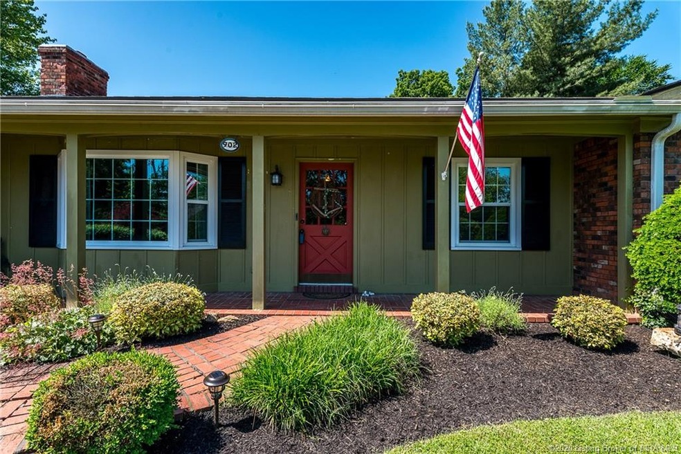 902 Oakwood Ct, New Albany, IN 47150 - photo 1