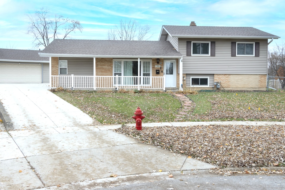 785 Woodlawn St, Hoffman Estates, IL 60169 - photo 1