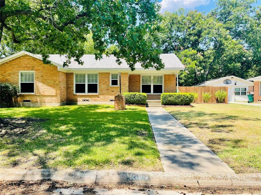 305 Line Dr, Gainesville, TX 76240 - photo 1