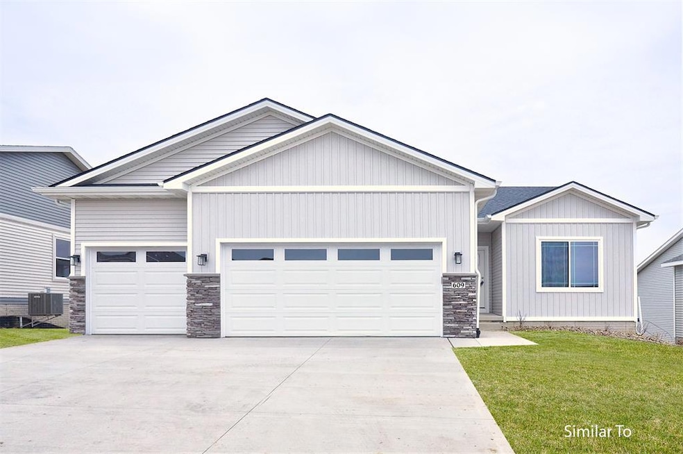 9466 Emilia Ln, West Des Moines, IA 50266 - photo 1