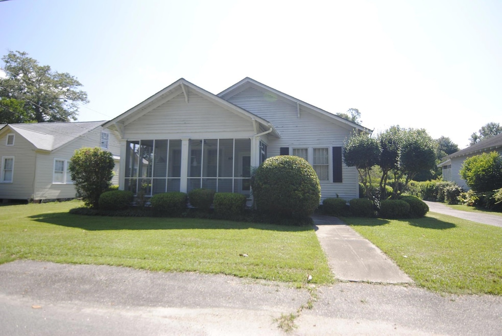 608 4th Ave, Kingstree, SC 29556 - photo 1