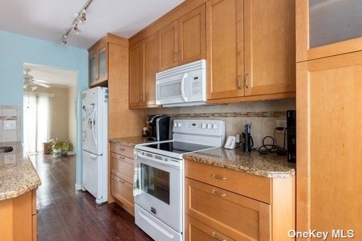 100 Baker Ct unit 9, Island Park, NY 11558 - photo 1